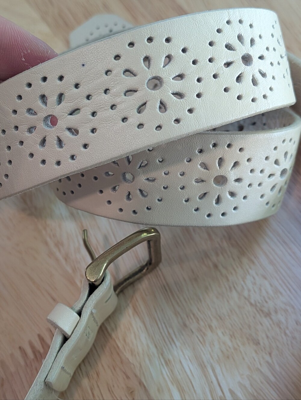 J.Crew Perforated Leather Belt Size M/L Cream Neutral Classic - Picture 2 of 4